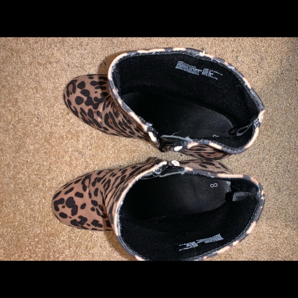 Like new Leopard booties - Picture 2 of 3